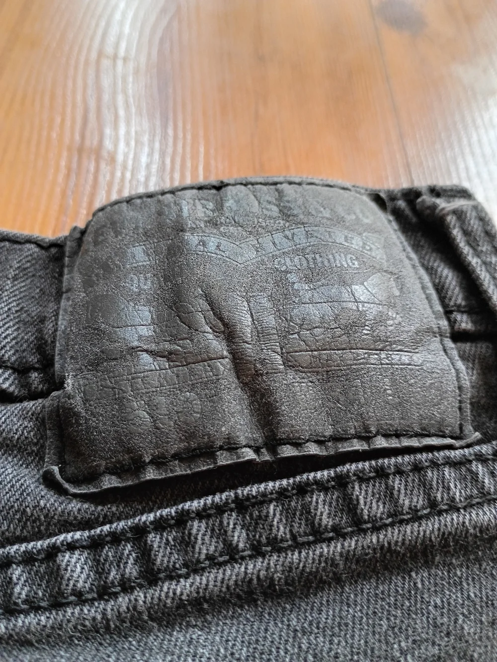 Levi's 510 Men's Skinny Fit Black Distressed Jeans W34 L30 (Measures 31x28.5)